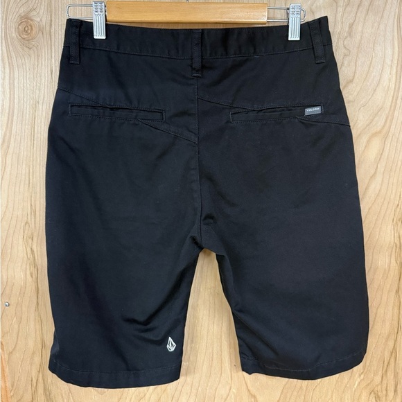 Volcom Men's black Flat Front Shorts size 29 - Picture 2 of 4